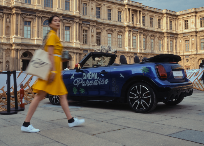 UNE EXPÉRIENCE À CIEL OUVERT EN MINI COOPER CABRIO.